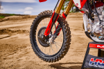 27YM_CRF250RWE_Location_Detail_Extreme-Red_01008