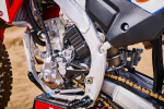 27YM_CRF250RWE_Location_Detail_Extreme-Red_01120