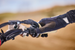 27YM_CRF250RWE_Location_Detail_Extreme-Red_01431