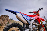 27YM_CRF450R_Location_Detail_Extreme-Red_00775