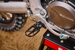 27YM_CRF450R_Location_Detail_Extreme-Red_00816