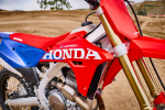 27YM_CRF450R_Location_Detail_Extreme-Red_00835