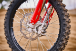 27YM_CRF450R_Location_Detail_Extreme-Red_00889