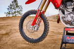 27YM_CRF450R_Location_Detail_Extreme-Red_00895