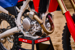 27YM_CRF450R_Location_Detail_Extreme-Red_01462