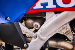 27YM_CRF450R_Location_Detail_Extreme-Red_01512