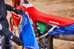 27YM_CRF450R_Location_Detail_Extreme-Red_01543